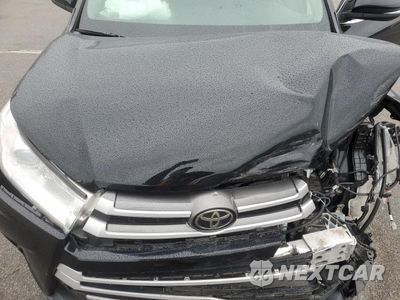 Zdjęcie 12 z 15 samochodu: 2019 TOYOTA HIGHLANDER SE VIN:5TDJZRFH8KS596695 - miniatura