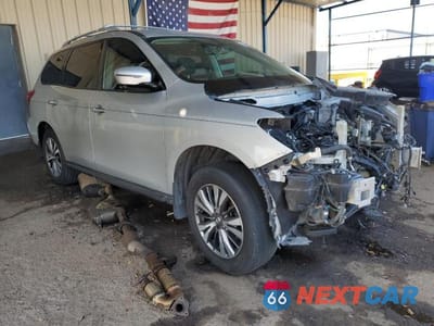 Czwarte zdjęcie samochodu z boku: 2017 NISSAN PATHFINDER S VIN:5N1DR2MMXHC601485 - miniatura