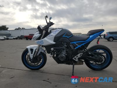 Trzecie zdjęcie samochodu z tyłu: 2023 SUZUKI GSX800 R VIN:JS1EM11B5P7100252 - miniatura