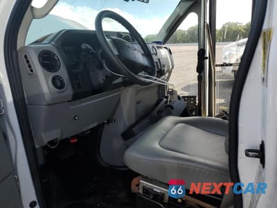 Piąte zdjęcie samochodu w środku: 2016 FORD E450 SHUTTLE BUS VIN:1FDFE4FS4GDC33597 - miniatura