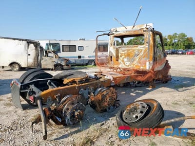 Czwarte zdjęcie samochodu z boku: 2024 INTERNATIONAL LT625 SEMI TRUCK VIN:3HCDZSZR8RL624801 - miniatura