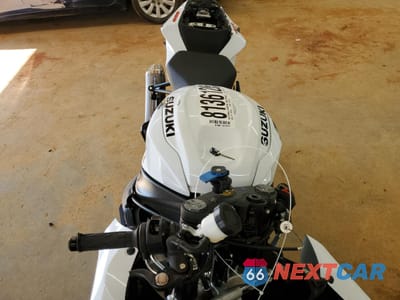 Piąte zdjęcie samochodu w środku: 2025 SUZUKI GSX-R600 VIN:JS1GN7FA1S7101710 - miniatura