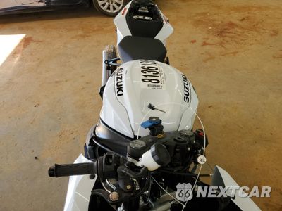 Piąte zdjęcie samochodu w środku: 2025 SUZUKI GSX-R600 VIN:JS1GN7FA1S7101710 - miniatura