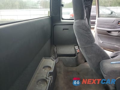 Zdjęcie 10 z 14 samochodu: 1999 CHEVROLET S TRUCK S10 VIN:1GCDT19X2XK167568 - miniatura