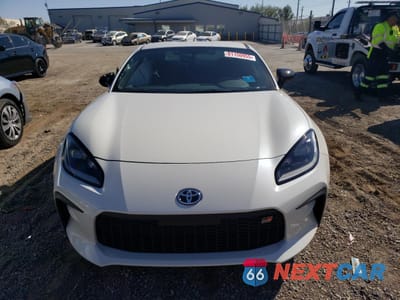 Piąte zdjęcie samochodu w środku: 2025 TOYOTA GR 86 VIN:JF1ZNBB14S8759268 - miniatura