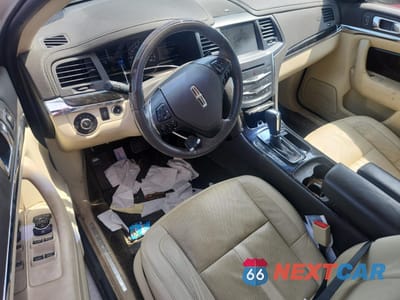 Zdjęcie 8 z 13 samochodu: 2015 LINCOLN MKS VIN:1LNHL9DK7FG602724 - miniatura