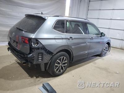Trzecie zdjęcie samochodu z tyłu: 2019 VOLKSWAGEN TIGUAN SE VIN:3VV2B7AX8KM154240 - miniatura