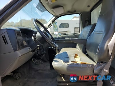 Piąte zdjęcie samochodu w środku: 2008 FORD F750 SUPER DUTY XL DUMP TRUCK VIN:3FRXF75T08V083296 - miniatura