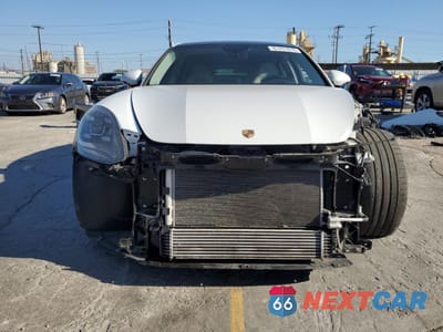 Piąte zdjęcie samochodu w środku: 2018 PORSCHE PANAMERA 4 VIN:WP0AA2A72JL101680 - miniatura