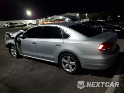 Drugie zdjęcie samochodu z przodu: 2013 VOLKSWAGEN PASSAT SE VIN:1VWBP7A37DC136634 - miniatura