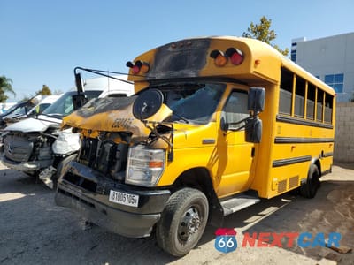 Drugie zdjęcie samochodu z przodu: 2024 FORD ECONOLINE E450 SUPER DUTY CUTAWAY VAN VIN:1FDFE4FN5RDD13858 - miniatura