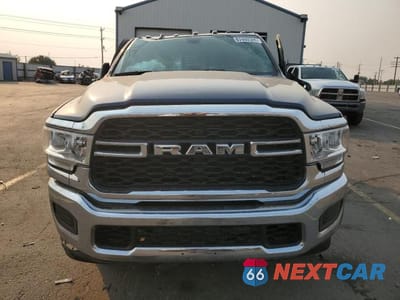 Piąte zdjęcie samochodu w środku: 2024 RAM 2500 TRADESMAN VIN:3C6UR5CJ3RG161810 - miniatura