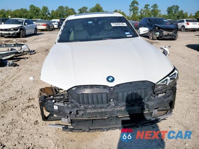 Piąte zdjęcie samochodu w środku: 2024 BMW 330E VIN:3MW39FF00R8E07829 - miniatura