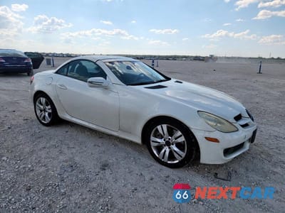 Czwarte zdjęcie samochodu z boku: 2009 MERCEDES-BENZ SLK 350 VIN:WDBWK58F19F190636 - miniatura