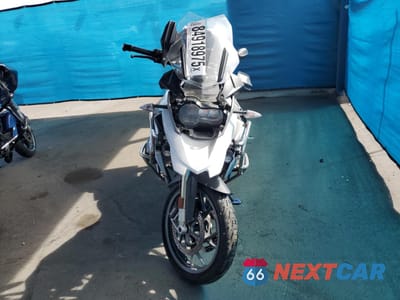 Drugie zdjęcie samochodu z przodu: 2016 BMW R1200 GS VIN:WB10A1106GZ189709 - miniatura