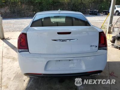 Zdjęcie 6 z 12 samochodu: 2019 CHRYSLER 300 S VIN:2C3CCABG4KH555539 - miniatura