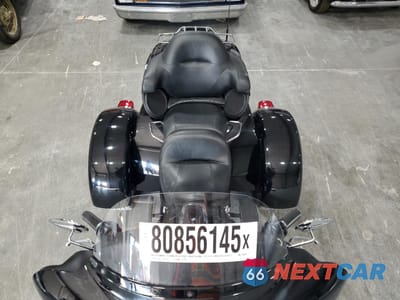 Piąte zdjęcie samochodu w środku: 2016 HARLEY-DAVIDSON FLHTCUTG TRI GLIDE ULTRA VIN:1HD1MAL12GB854665 - miniatura