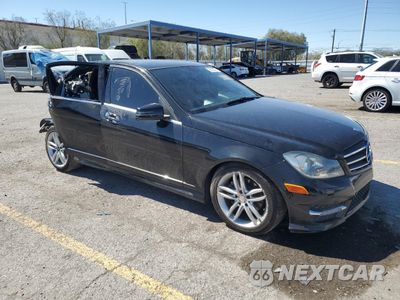 Czwarte zdjęcie samochodu z boku: 2013 MERCEDES-BENZ C 250 VIN:WDDGF4HBXDR275859 - miniatura