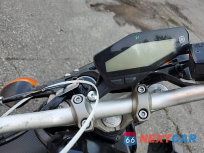 Zdjęcie 7 z 10 samochodu: 2015 YAMAHA FZ09 C VIN:JYARN33Y4FA001596 - miniatura