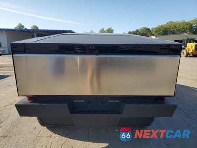 Zdjęcie 6 z 13 samochodu: 2024 TESLA CYBERTRUCK VIN:7G2CEHED5RA032007 - miniatura