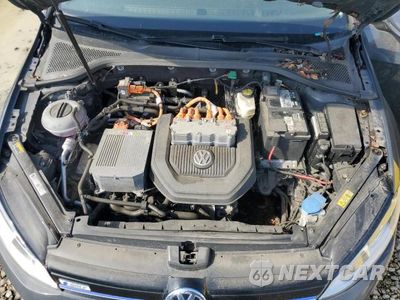 Zdjęcie 11 z 12 samochodu: 2016 VOLKSWAGEN E-GOLF SE VIN:WVWKP7AU0GW916778 - miniatura