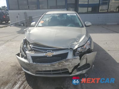 Piąte zdjęcie samochodu w środku: 2014 CHEVROLET CRUZE LT VIN:1G1PC5SB2E7155528 - miniatura