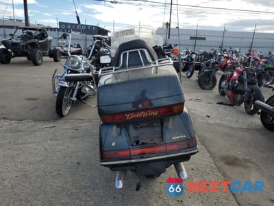 Czwarte zdjęcie samochodu z boku: 1989 HONDA GL1500 VIN:1HFSC2214KA101160 - miniatura