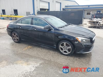 Czwarte zdjęcie samochodu z boku: 2019 MERCEDES-BENZ CLA 250 4MATIC VIN:WDDSJ4GB3KN717508 - miniatura