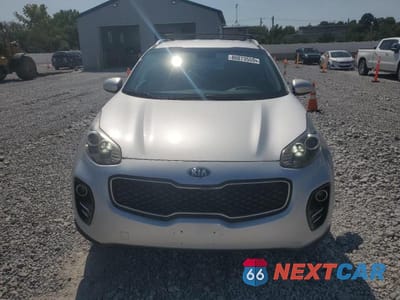 Piąte zdjęcie samochodu w środku: 2017 KIA SPORTAGE EX VIN:KNDPNCAC6H7223740 - miniatura