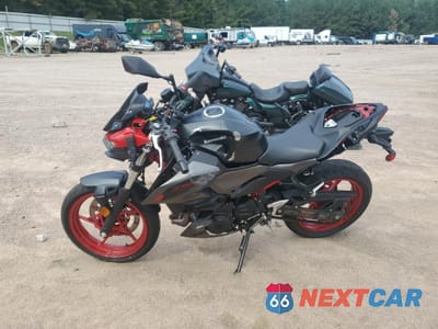 Trzecie zdjęcie samochodu z tyłu: 2024 KAWASAKI ER500 VIN:ML5ERGF10RDA11667 - miniatura