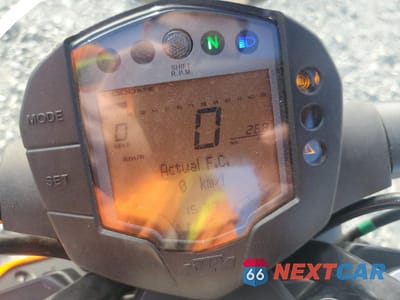 Zdjęcie 7 z 10 samochodu: 2023 KTM 200 DUKE VIN:MD2JPC400PC015984 - miniatura