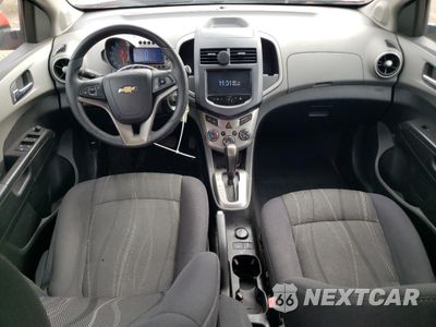 Zdjęcie 8 z 14 samochodu: 2013 CHEVROLET SONIC LT VIN:1G1JC6SB3D4114403 - miniatura