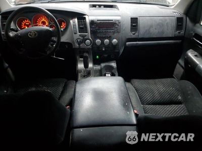 Zdjęcie 8 z 12 samochodu: 2010 TOYOTA TUNDRA CREWMAX SR5 VIN:5TFDY5F12AX145380 - miniatura