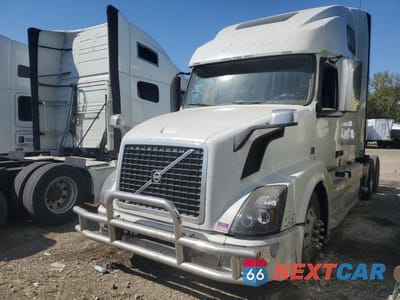 Drugie zdjęcie samochodu z przodu: 2018 VOLVO VNL SEMI TRUCK VIN:4V4NC9EH1JN887410 - miniatura
