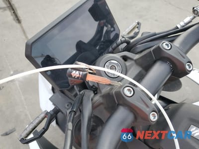 Zdjęcie 8 z 10 samochodu: 2023 SUZUKI GSX800 R VIN:JS1EM11B5P7100252 - miniatura