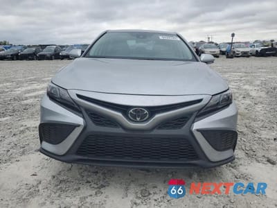 Piąte zdjęcie samochodu w środku: 2024 TOYOTA CAMRY SE NIGHT SHADE VIN:4T1G11AK8RU887415 - miniatura