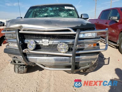 Piąte zdjęcie samochodu w środku: 2000 CHEVROLET SILVERADO K1500 VIN:1GCEK19T1YZ332748 - miniatura