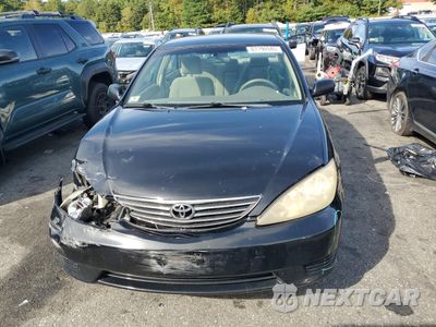 Piąte zdjęcie samochodu w środku: 2005 TOYOTA CAMRY LE VIN:4T1BE30KX5U004730 - miniatura