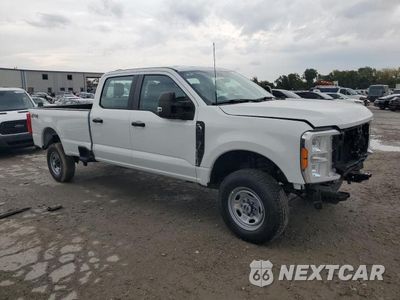Czwarte zdjęcie samochodu z boku: 2023 FORD F250 SUPER DUTY VIN:1FT7W2BA9PEC72297 - miniatura