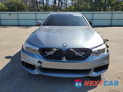 Piąte zdjęcie samochodu w środku: 2018 BMW M550XI VIN:WBAJB9C53JB049870 - miniatura