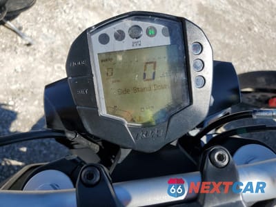 Zdjęcie 7 z 10 samochodu: 2023 KTM 200 DUKE VIN:MD2JPC401PC027058 - miniatura