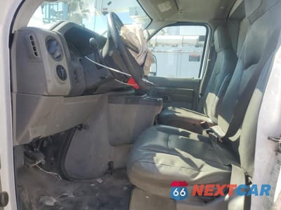 Piąte zdjęcie samochodu w środku: 2018 FORD ECONOLINE E-350 BOX TRUCK VIN:1FDWE3FS4JDC25906 - miniatura