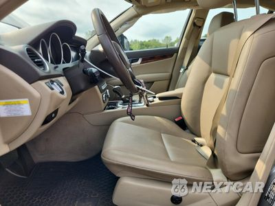 Zdjęcie 7 z 14 samochodu: 2012 MERCEDES-BENZ C 300 4MATIC VIN:WDDGF8BB0CF894972 - miniatura