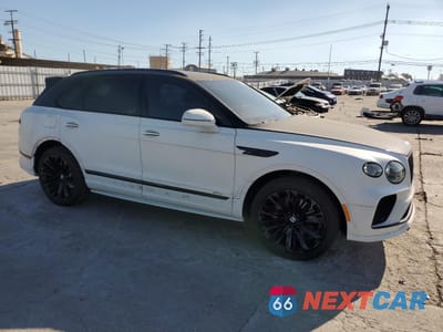 Czwarte zdjęcie samochodu z boku: 2021 BENTLEY BENTAYGA SPEED VIN:SJAAR2ZV6MC037189 - miniatura