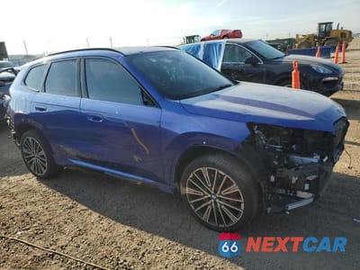 Czwarte zdjęcie samochodu z boku: 2024 BMW X1 XDRIVE28I VIN:WBX73EF06R5Z74921 - miniatura