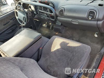 Zdjęcie 8 z 14 samochodu: 2001 DODGE RAM 1500 VIN:3B7HC13Z21G717359 - miniatura