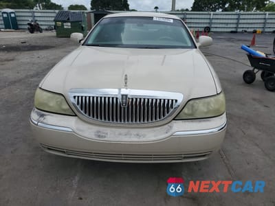 Piąte zdjęcie samochodu w środku: 2003 LINCOLN TOWN CAR CARTIER VIN:1LNHM83W63Y693079 - miniatura