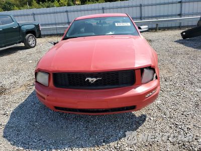 Piąte zdjęcie samochodu w środku: 2005 FORD MUSTANG VIN:1ZVFT80NX55136123 - miniatura