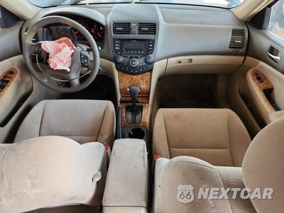 Zdjęcie 8 z 13 samochodu: 2004 HONDA ACCORD EX VIN:JHMCM56734C006901 - miniatura