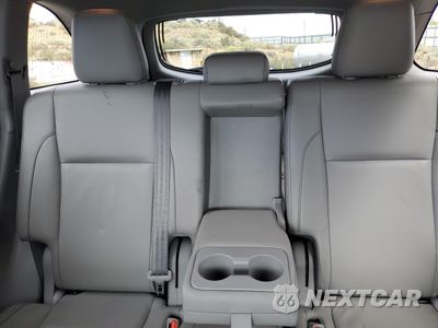 Zdjęcie 10 z 17 samochodu: 2018 TOYOTA HIGHLANDER SE VIN:5TDJZRFH9JS493025 - miniatura